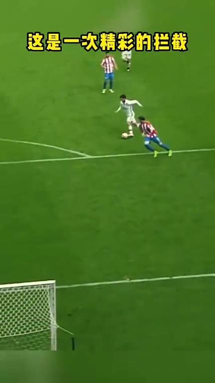 太可惜了！这球若踢进，将又是一历史名画！