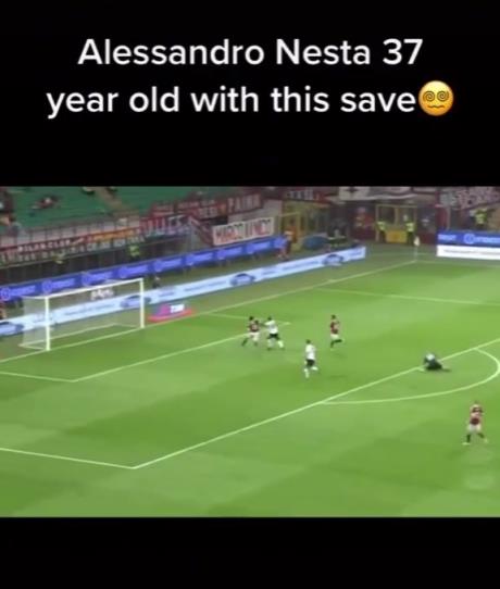 好长一条腿！名场面：37岁的内斯塔做出的极限阻挡！